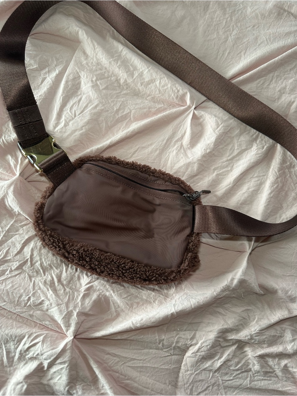 Lululemon Everywhere Belt Bag - Picture 2 of 3
